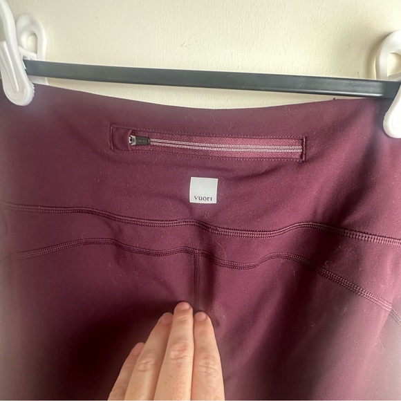 Vuori Dark Purple Performance Activewear Leggings With Back Zipper Pocket M/L? - Picture 6 of 12